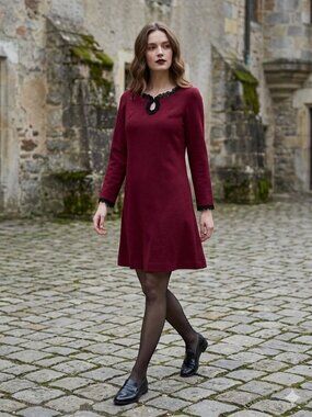 Vintage 1960s Dark Red Wool Mod Shift Dress Black Crochet Lace Cuff Hem 1960s M